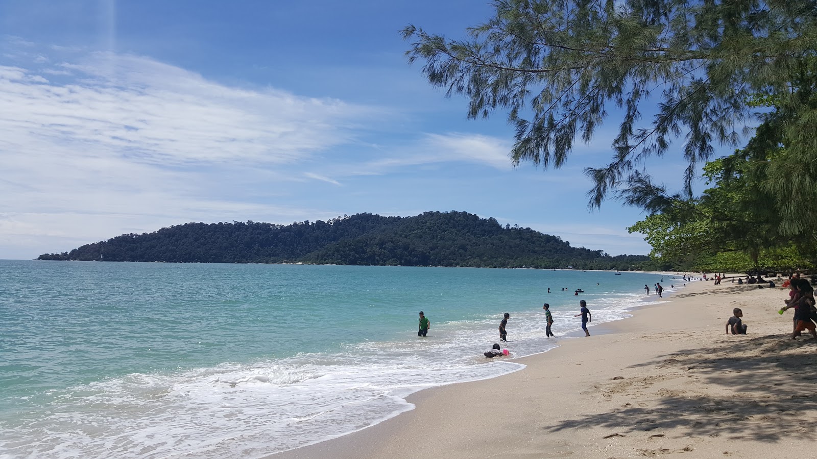 Teluk Senangin Beach'in fotoğrafı çok temiz temizlik seviyesi ile