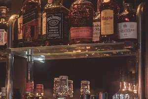 Pinguin Cocktail Bar image