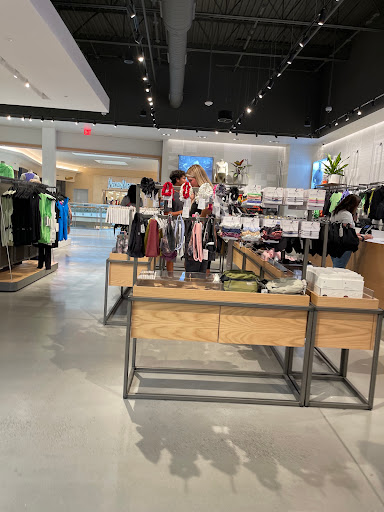 Sportswear Store «lululemon», reviews and photos, 2223 N Westshore Blvd #264, Tampa, FL 33607, USA