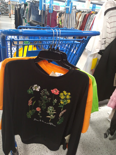 Clothing Store «Ross Dress for Less», reviews and photos, 3255 SW Cedar Hills Blvd, Beaverton, OR 97005, USA