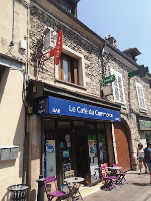 Le Café Du Commerce à Moret-Loing-et-Orvanne