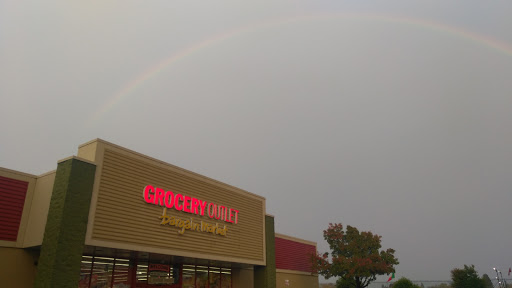 Grocery Store «Grocery Outlet Bargain Market», reviews and photos, 845 Harbor Blvd, West Sacramento, CA 95691, USA