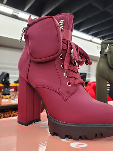 Shoe Store «SHOE! TIME 87», reviews and photos, 8533 S Cottage Grove Ave, Chicago, IL 60619, USA