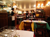 Atmosphère du Restaurant Le Relais de l'Entrecôte à Paris - n°8
