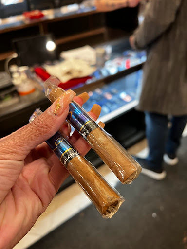 Cigar Shop «The Cigar Lounge», reviews and photos, 1710 Woodfield Rd, Schaumburg, IL 60173, USA