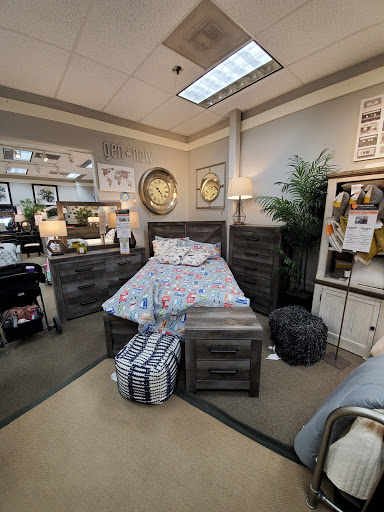 Furniture Store «Ashley HomeStore», reviews and photos, 7502 N Blackstone Ave, Fresno, CA 93720, USA