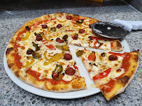 Plats et boissons du Pizzas à emporter Le Plaza Espresso - Distributeur de pizzas - Boulevard de Béthune à Charleville-Mézières - n°7