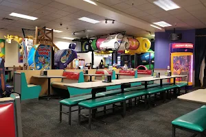 Chuck E. Cheese image