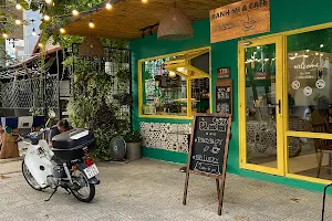 Ùmm Banh Mi & Cafe image
