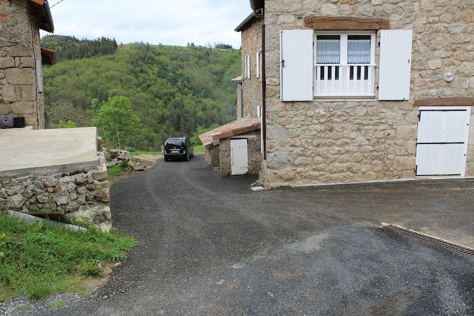 Maison en pierre: location gîte grande capacité 12 personnes hébergement familial Ardèche à Belsentes (Ardèche 07)