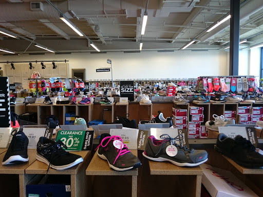 Shoe Store «DSW Designer Shoe Warehouse», reviews and photos, 21 W Hillsdale Blvd, San Mateo, CA 94403, USA