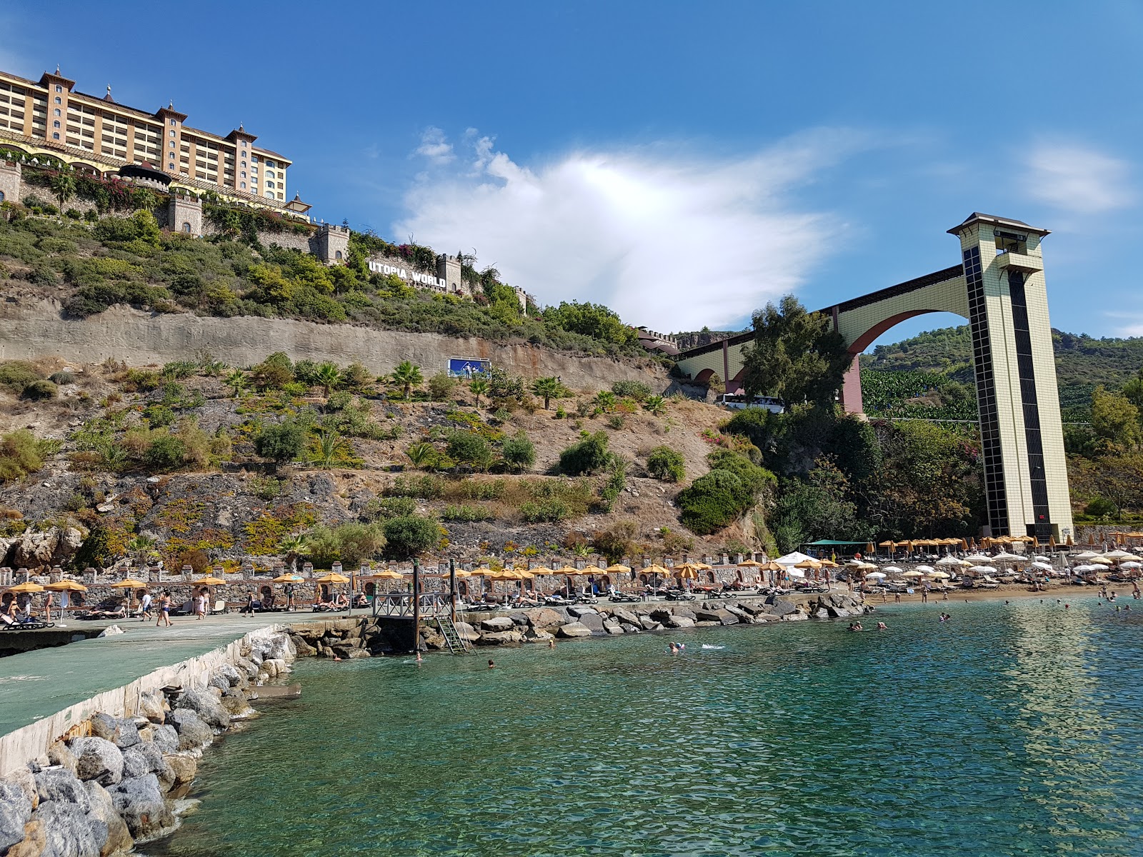 Foto von Mahmutlar beach III und die siedlung