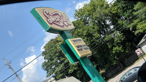American Restaurant «Swensons (North Akron) Drive-In Restaurants», reviews and photos, 658 E Cuyahoga Falls Ave, Akron, OH 44310, USA