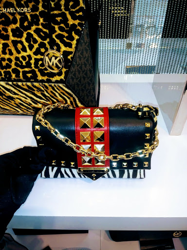 Fashion Accessories Store «Michael Kors», reviews and photos, 1151 Galleria Blvd #121, Roseville, CA 95678, USA