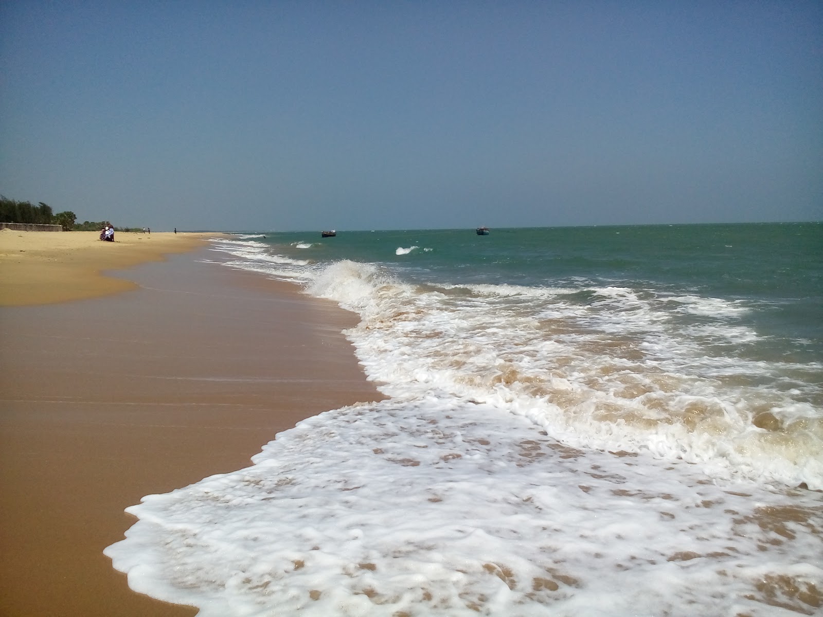 Fotografija Kulasekharapatnam Beach z svetel pesek površino
