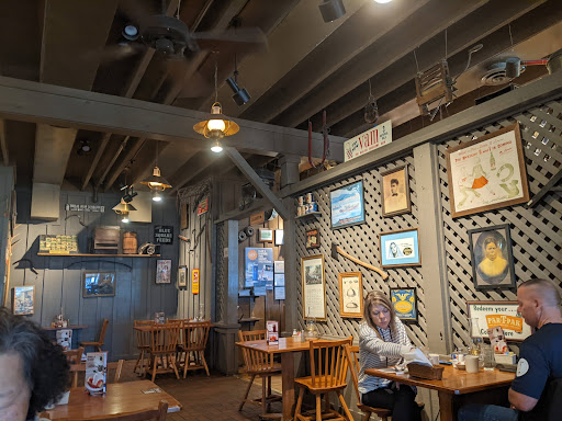 American Restaurant «Cracker Barrel Old Country Store», reviews and photos, 2858 N Glenstone Ave, Springfield, MO 65803, USA