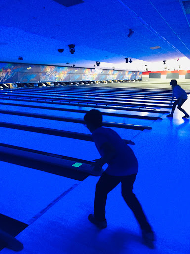 Bowling Alley «Brunswick Zone Hawthorn Lanes», reviews and photos, 316 Center Dr, Vernon Hills, IL 60061, USA