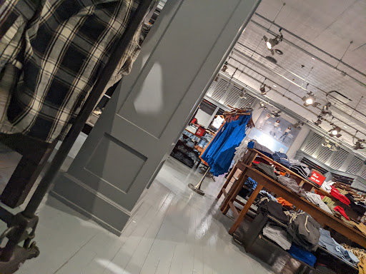 Clothing Store «Hollister Co.», reviews and photos, 9777 SW Washington Square Rd, Tigard, OR 97223, USA