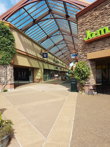 Sportswear Store «Columbia Sportswear Outlet Store at Woodburn Premium Outlets», reviews and photos, 1001 N Arney Rd #112, Woodburn, OR 97071, USA