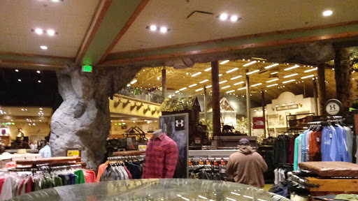 Sporting Goods Store «Bass Pro Shops», reviews and photos, 11550 Lakeridge Pkwy, Ashland, VA 23005, USA