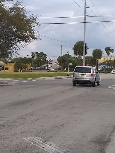 Grocery Store «Save-A-Lot», reviews and photos, 605 Delaware Ave, Fort Pierce, FL 34950, USA