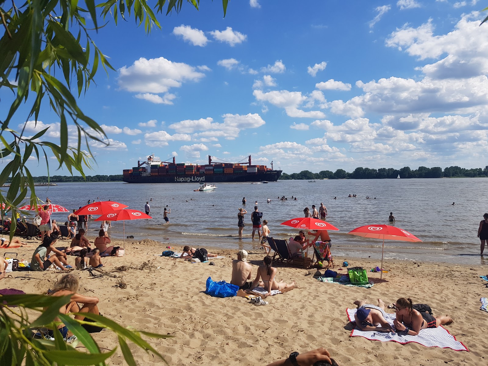 Wedel Beach'in fotoğrafı geniş bir kıyı şeridi ile birlikte