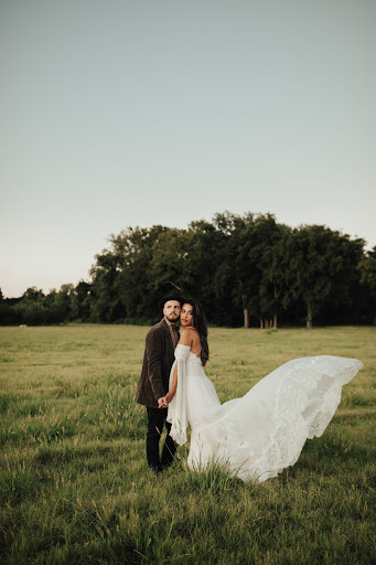 Bridal Shop «The Barefoot Bride», reviews and photos, 4726 Poplar Ave #4, Memphis, TN 38117, USA