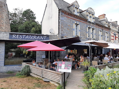 AU BOUT DU PONT à La Gacilly