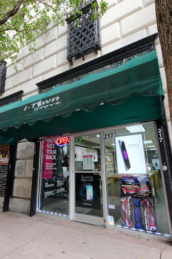 I-Town Store, 217 SE 1st St, Miami, FL 33131, USA, 