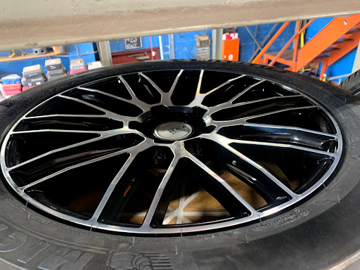 Auto Repair Shop «Golf Crawford Auto Service», reviews and photos, 9555 Crawford Ave, Evanston, IL 60203, USA