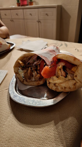 Η ΠΛΑΤΕΙΑ - ΜΑΓΚΛΑΡΑΣ - Εστιατόριο