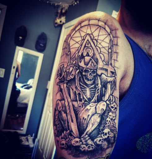 Tattoo Shop «Bullseye Tattoos», reviews and photos, 282 New Dorp Ln, Staten Island, NY 10306, USA