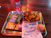 Plats et boissons du Restaurant halal Marvelous Burger & Hot Dog à Plaisir - n°14