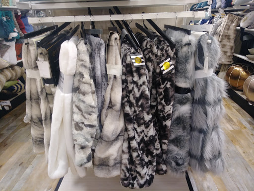 Department Store «HomeGoods», reviews and photos, 11100 W Burleigh St #140, Wauwatosa, WI 53222, USA