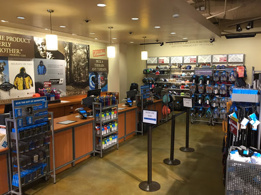 Sportswear Store «Columbia Sportswear Outlet Store - Prime Outlets in Ellenton», reviews and photos, 5661 Factory Shops Blvd #470, Ellenton, FL 34222, USA