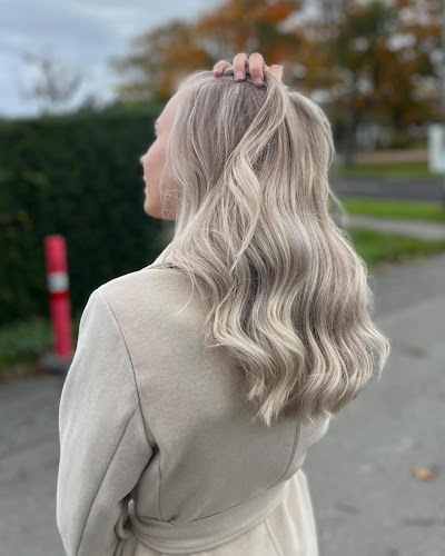 Zina hair and Extensions - Tønder
