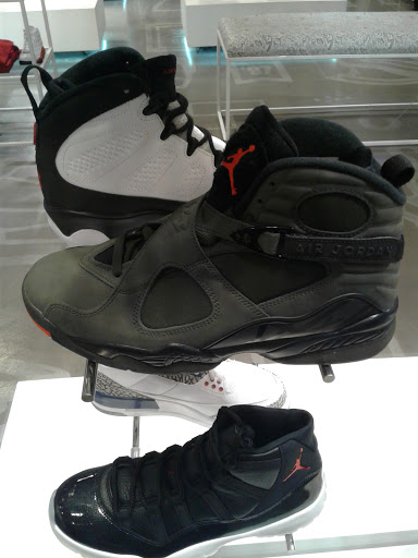 Shoe Store «Footaction», reviews and photos, 32 S State St, Chicago, IL 60603, USA