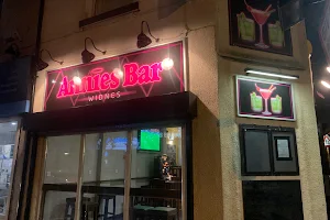 Annies Bar image