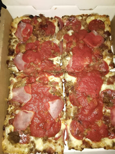 Shopping Mall «Pointe Plaza Shopping Center», reviews and photos, 19251 Mack Ave #90, Grosse Pointe Woods, MI 48236, USA