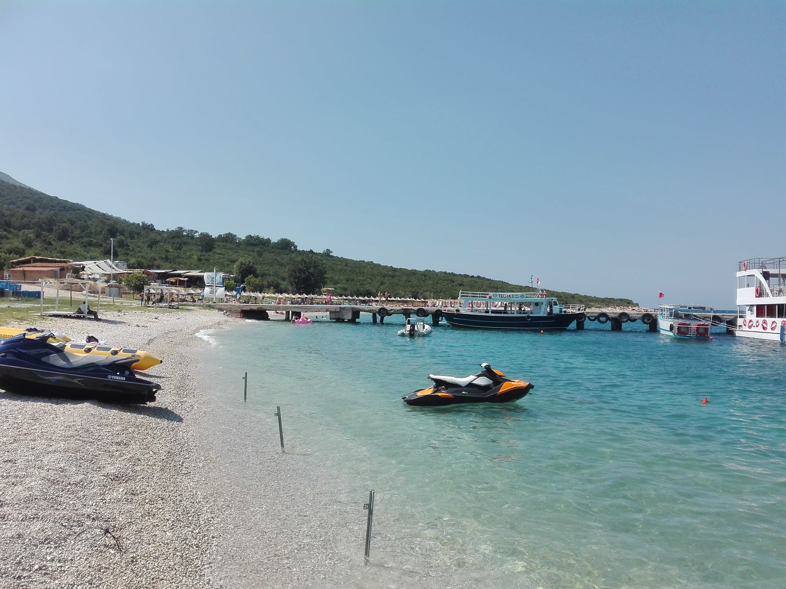 Foto di Gjiri i Shen beach area parzialmente ristrutturata