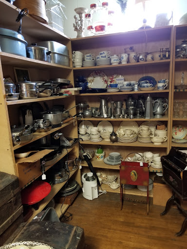 Antique Furniture Store «Useful Things Antiques & Collectibles Store», reviews and photos, 11 Crenshaw Ln, Coxs Creek, KY 40013, USA