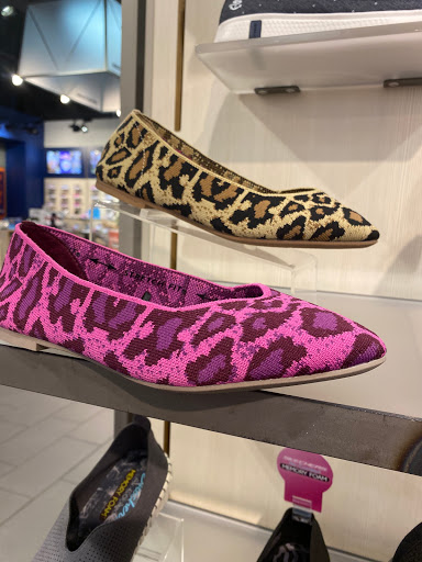 Shoe Store «SKECHERS Retail», reviews and photos, 6020 82nd St #30, Indianapolis, IN 46250, USA