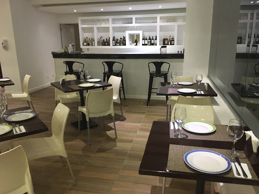 Airoa Restaurant & Lounge Bar