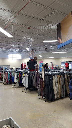 Thrift Store «Goodwill Store & Donation Center in Evanston», reviews and photos, 1916B Dempster St, Evanston, IL 60202, USA