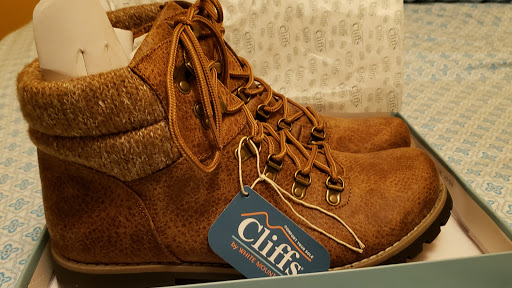 Shoe Store «DSW Designer Shoe Warehouse», reviews and photos, 28700 Telegraph Rd, Southfield, MI 48034, USA