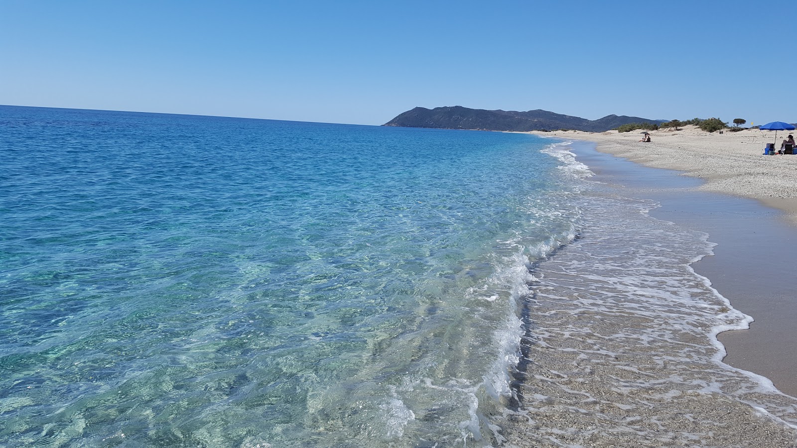 Foto von Murtas Strand mit kleine, beiger kiesel Oberfläche