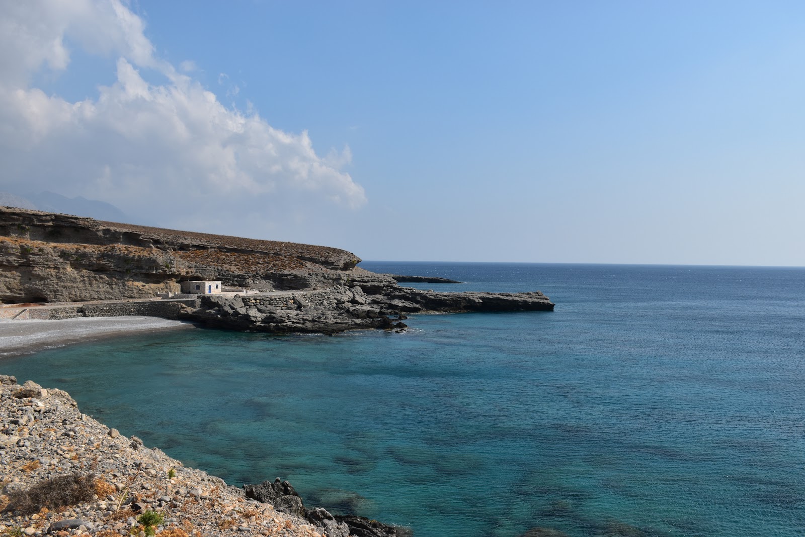 Foto von Agios Charalambos beach mit kleine bucht