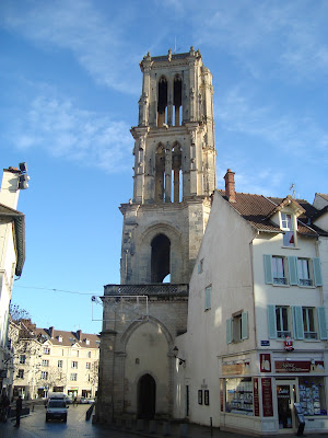 AGENCE DE LA TOUR (Agence Immobilière) à Mantes-la-Jolie