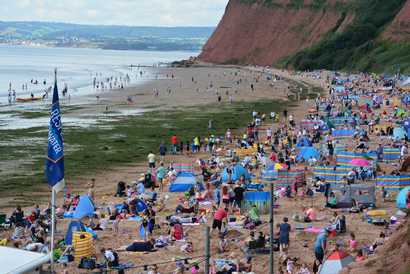 Foto di Sandy Bay beach e l'insediamento