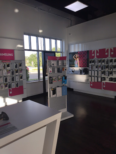 Cell Phone Store «T-Mobile», reviews and photos, 8712 W Grand River Ave a, Brighton, MI 48116, USA